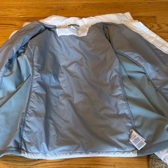 Columbia White and Gray Women's Puffer Jacket (Water Repellent)  SZ: 2X - Picture 11 of 15